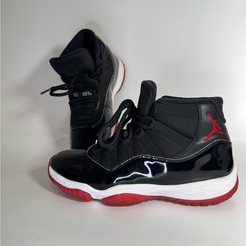 AIR JORDAN 11 RETRO "BRED" 2019 Size 8